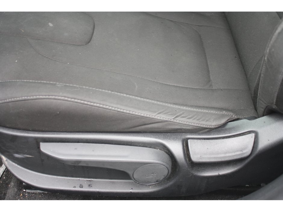 2023 Hyundai Elantra Preferred-9