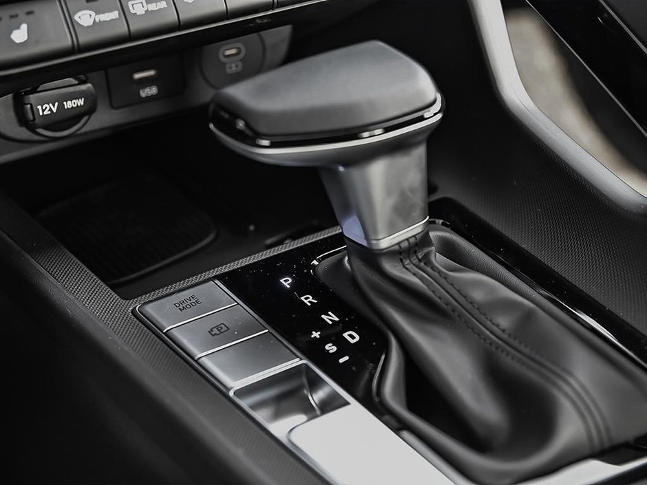 2025 Hyundai Elantra Luxury-15
