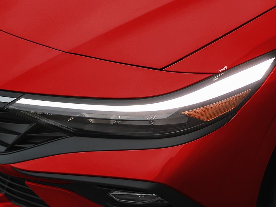 2025 Hyundai Elantra Luxury-7