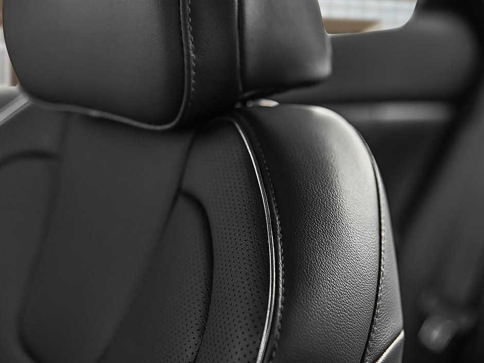2025 Hyundai Elantra Luxury-16