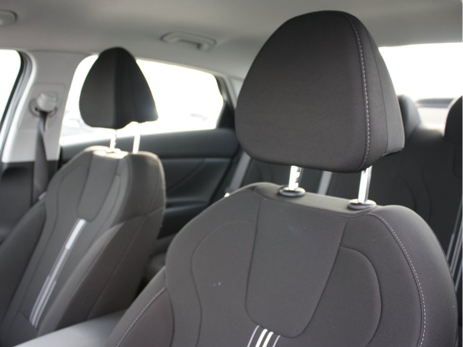 2025 Hyundai Elantra Preferred-8