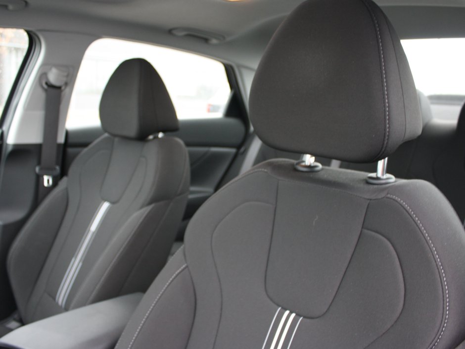 2025 Hyundai Elantra Preferred with Tech Pkg-8