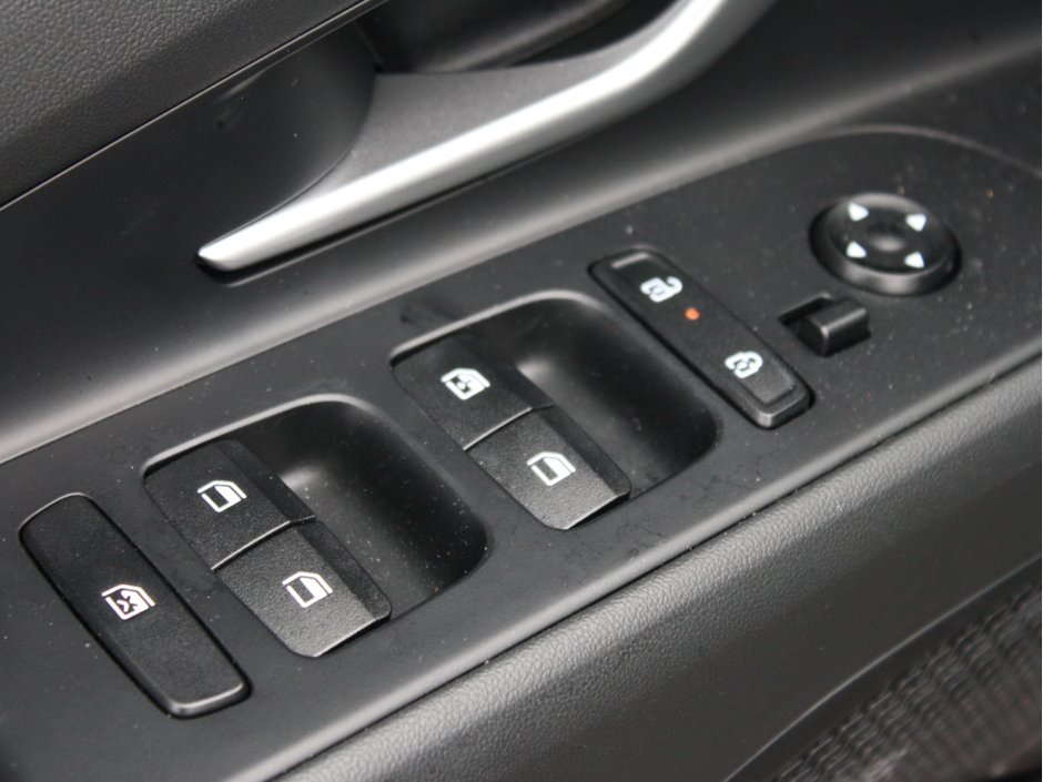 2025 Hyundai Elantra Preferred with Tech Pkg-6