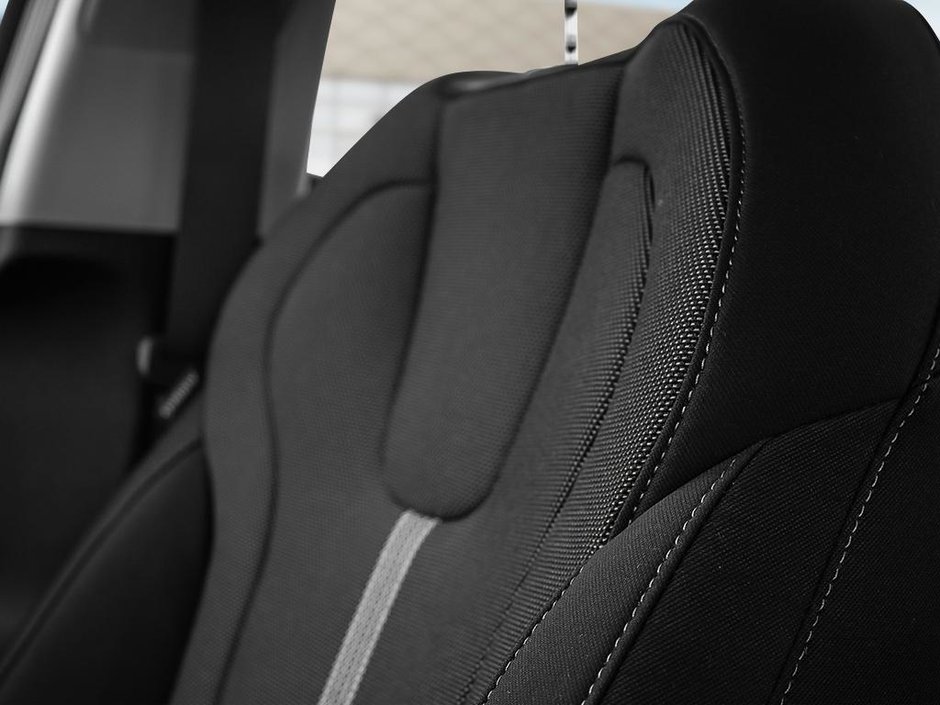 2025 Hyundai ELANTRA Essential-18