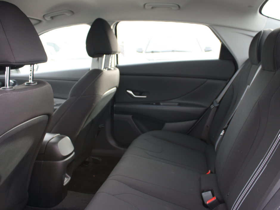 2025 Hyundai Elantra Preferred-13