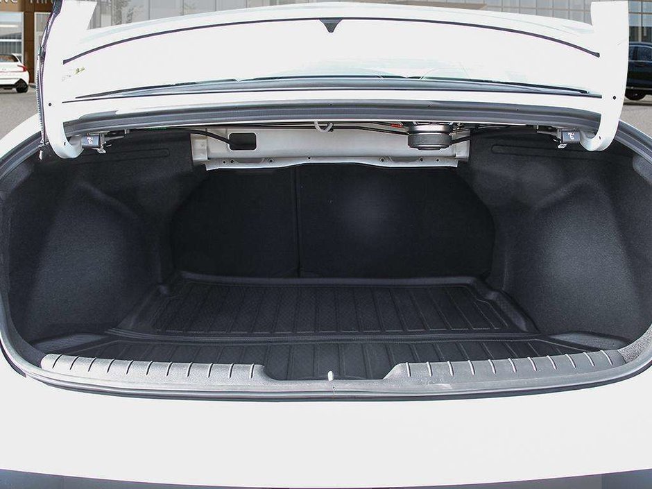 2026 Hyundai Elantra Luxury-6