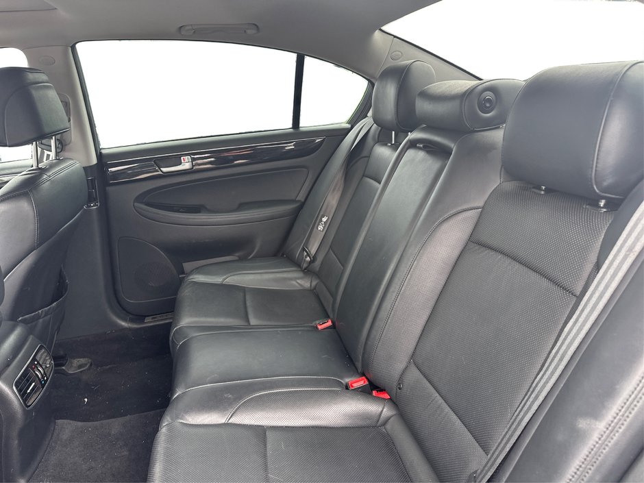 2013 Hyundai Genesis 3.8-9
