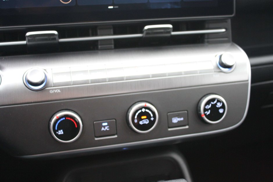 2024 Hyundai Kona 2.0L Essential-18