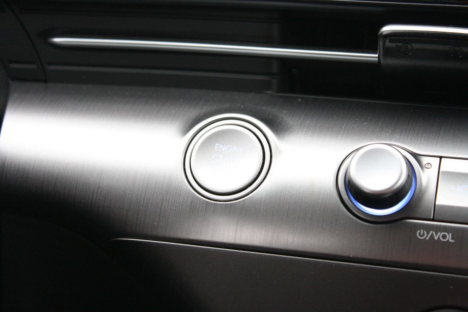 2024 Hyundai Kona 2.0L Essential-15