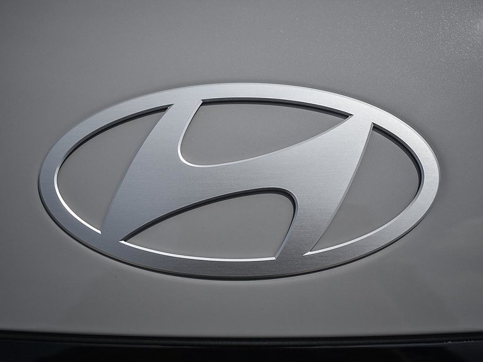 2026 Hyundai Kona Essential-8