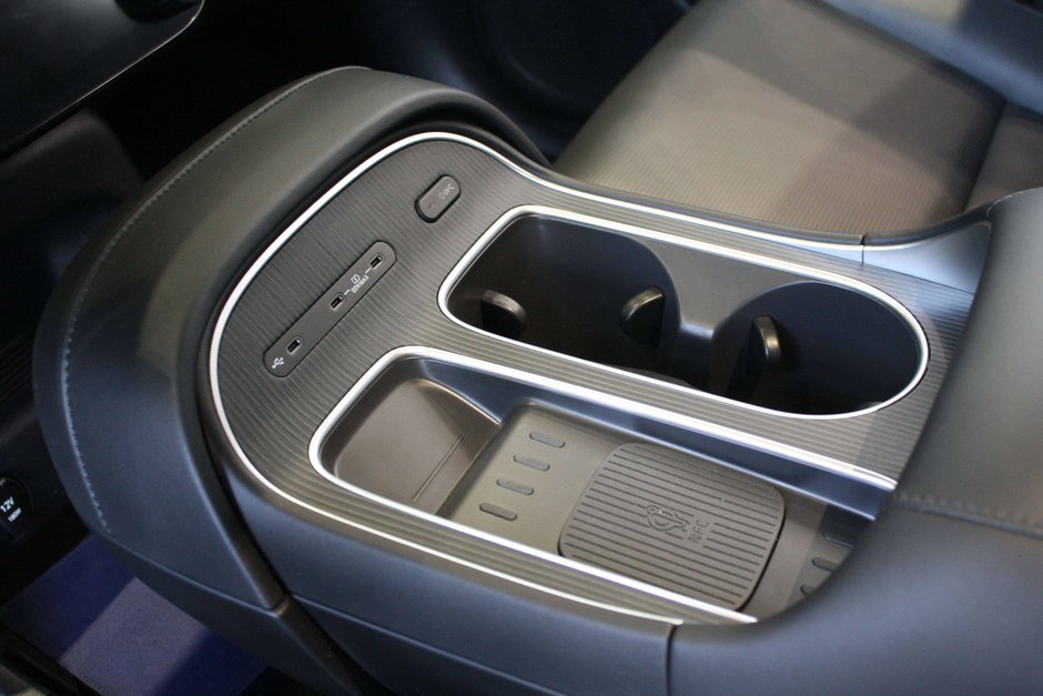 2026 Hyundai Palisade Ultimate Calligraphy 7 Passenger-9