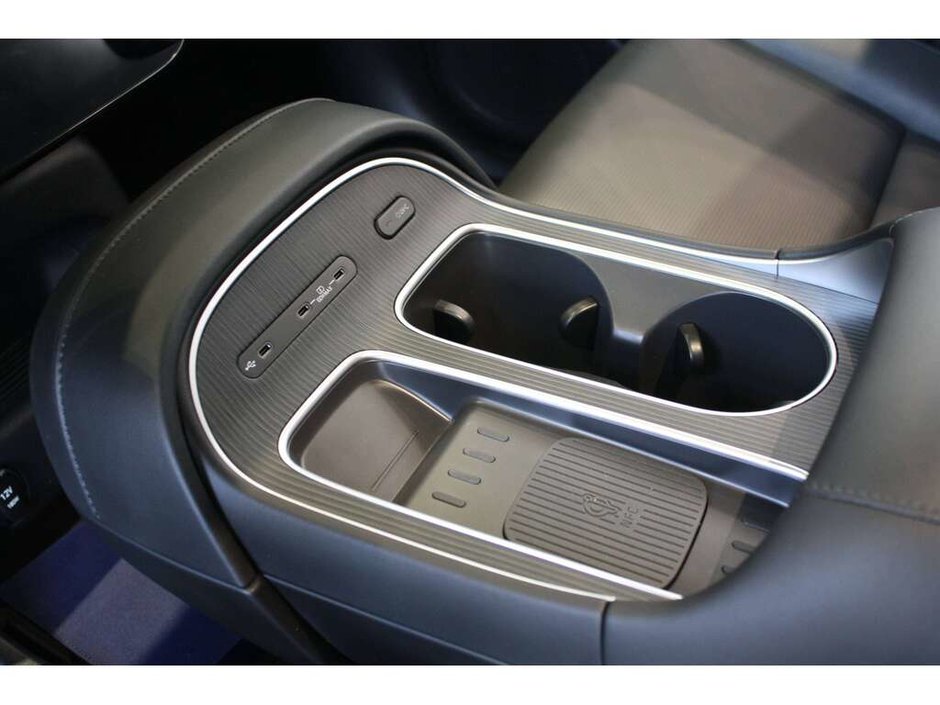 2026 Hyundai Palisade Ultimate Calligraphy 7 Passenger-9