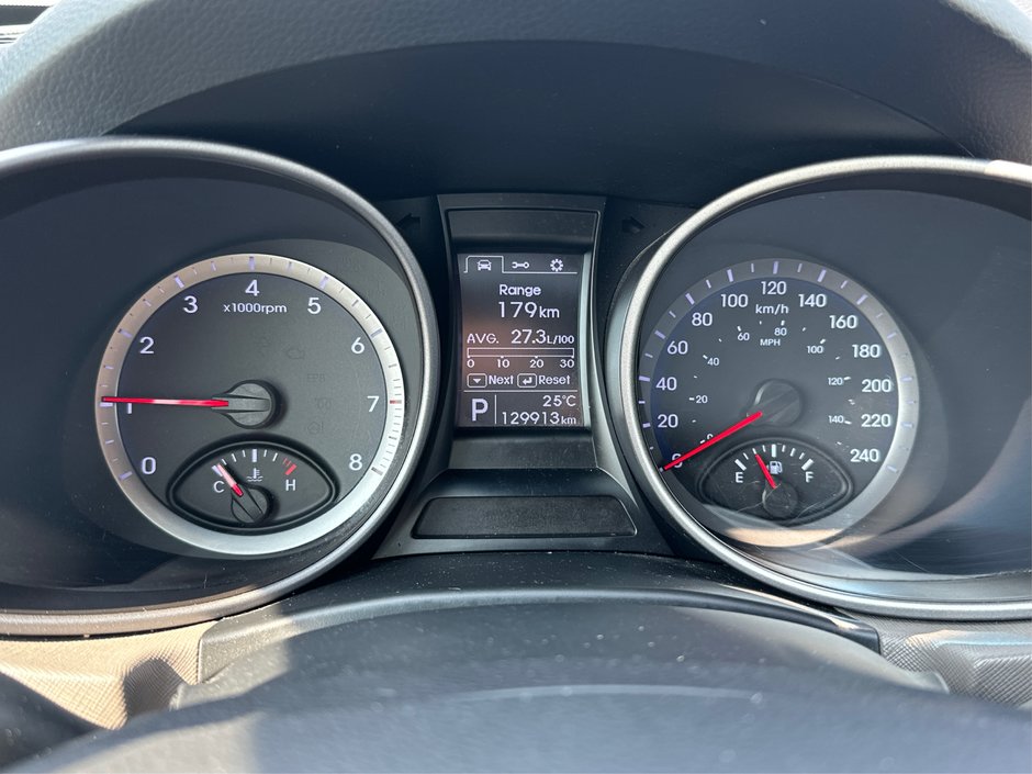 2016 Hyundai Santa Fe XL Base-12