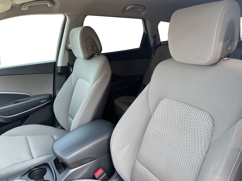 2016 Hyundai Santa Fe XL Base-8