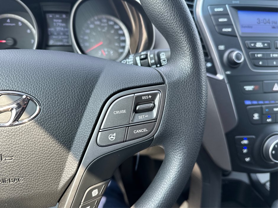 2016 Hyundai Santa Fe XL Base-22