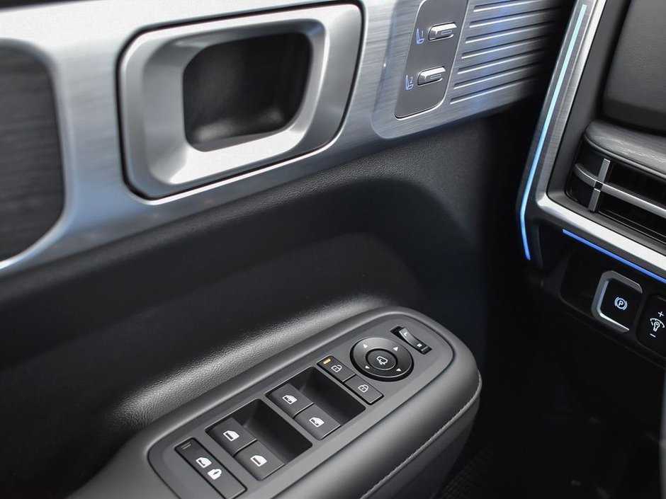 2025 Hyundai SANTA FE Luxury-12