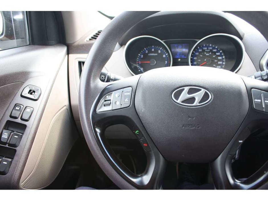 2015 Hyundai Tucson GL-16