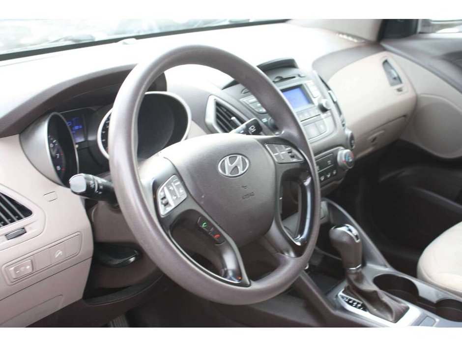 2015 Hyundai Tucson GL-12