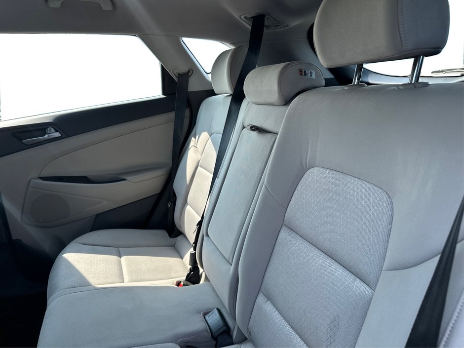 2016 Hyundai Tucson Base-9