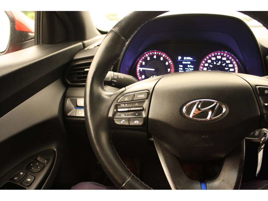 2020 Hyundai Veloster Preferred-16