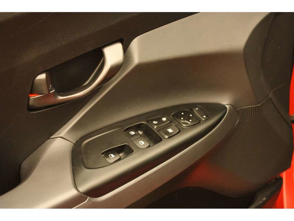 2020 Hyundai Veloster Preferred-8