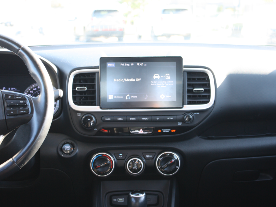 2022 Hyundai Venue Preferred-25