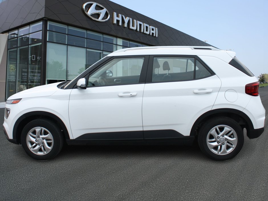 2023 Hyundai Venue Preferred-7