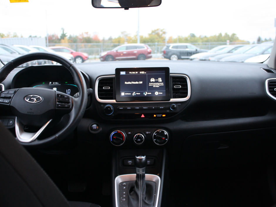 2023 Hyundai Venue Preferred-27