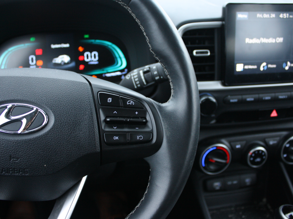 2023 Hyundai Venue Preferred-16