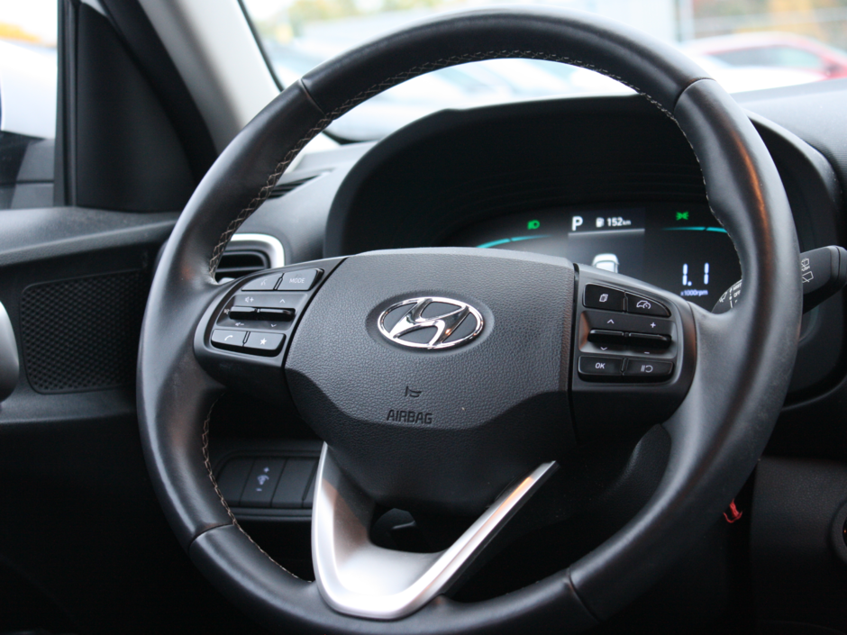 2023 Hyundai Venue Preferred-26