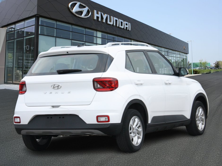 2023 Hyundai Venue Preferred-4