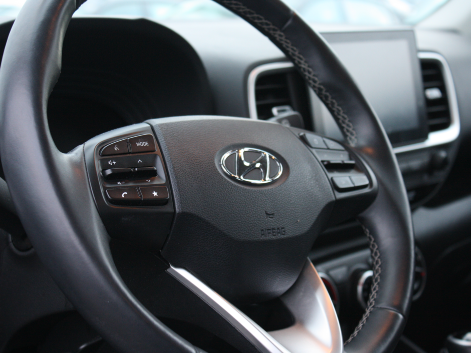 2023 Hyundai Venue Preferred-13