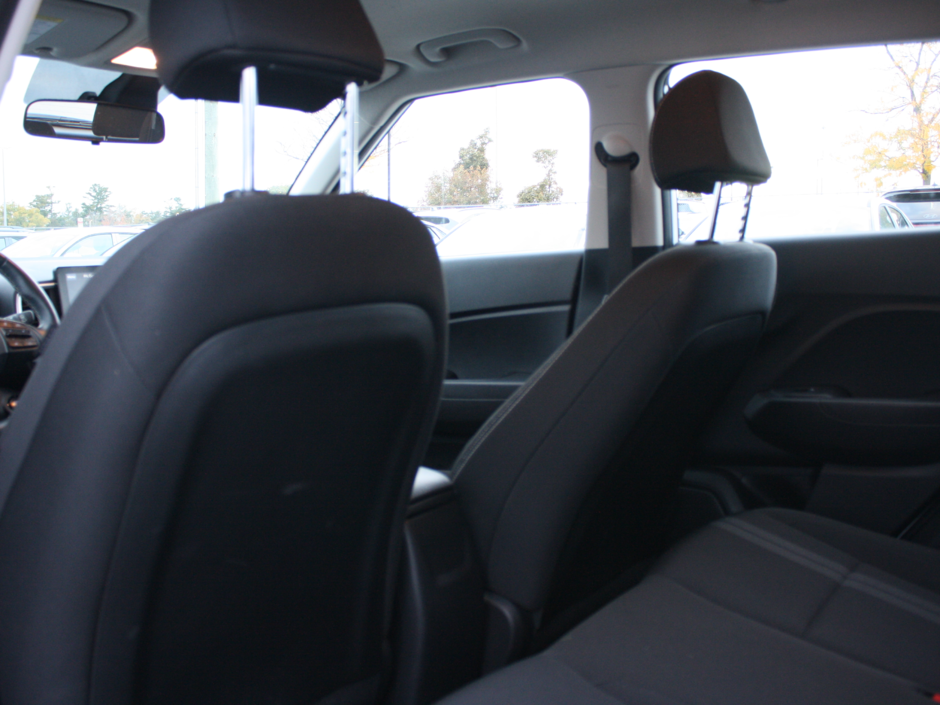 2023 Hyundai Venue Preferred-24