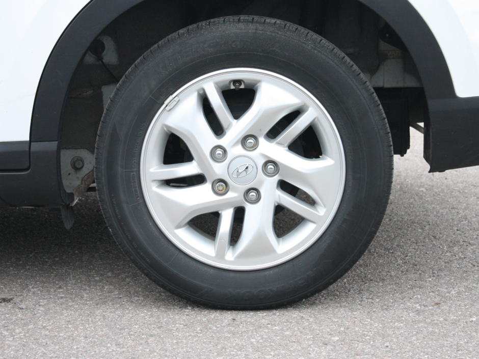 2023 Hyundai Venue Preferred-8