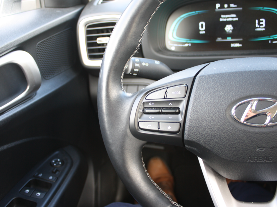 2023 Hyundai Venue Preferred-13