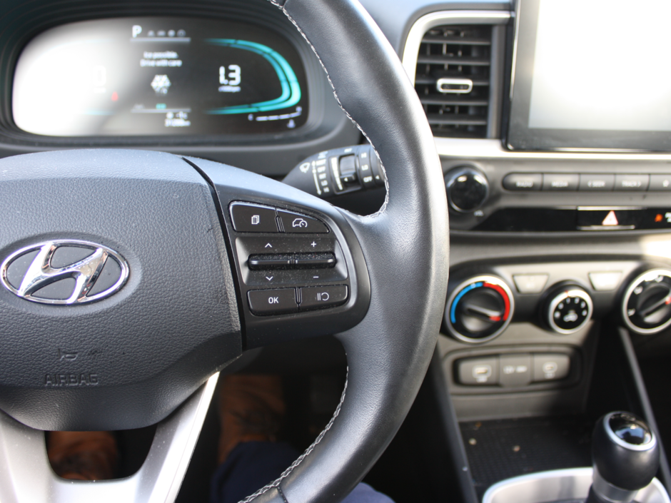 2023 Hyundai Venue Preferred-12