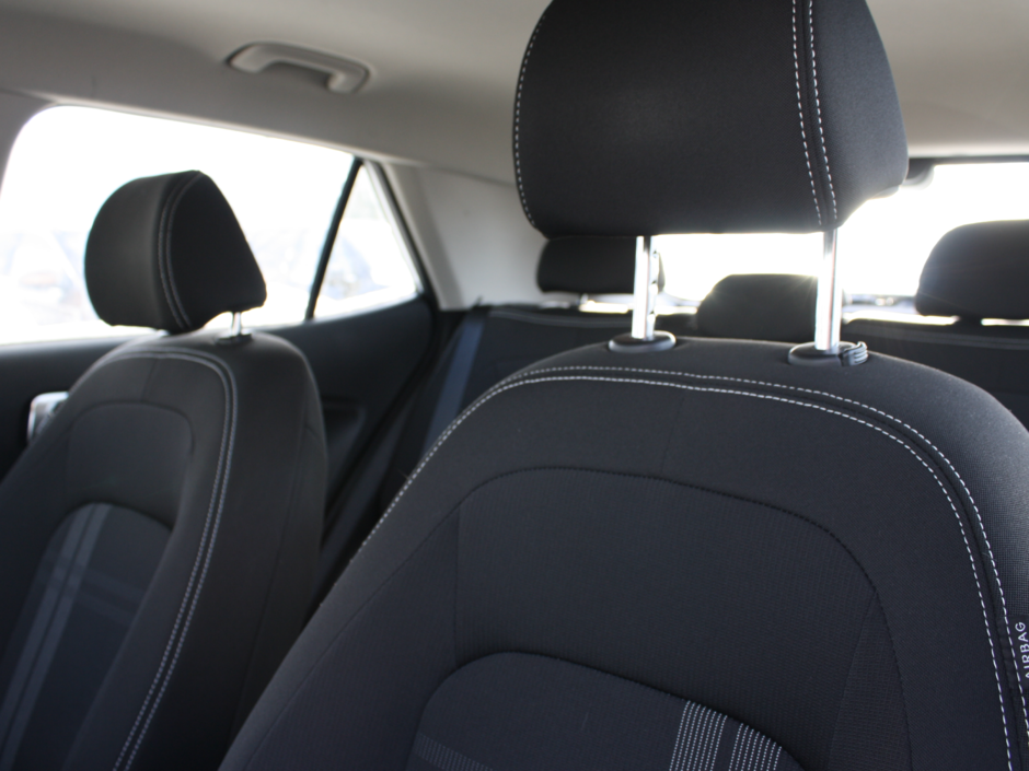 2023 Hyundai Venue Preferred-8