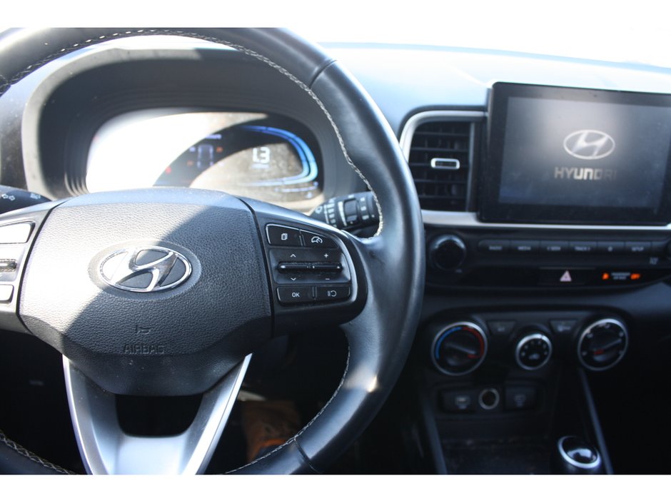 2023 Hyundai Venue Preferred-13