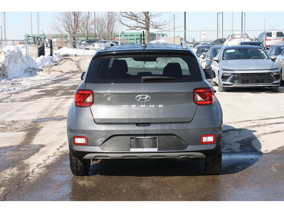 2023 Hyundai Venue Preferred-5
