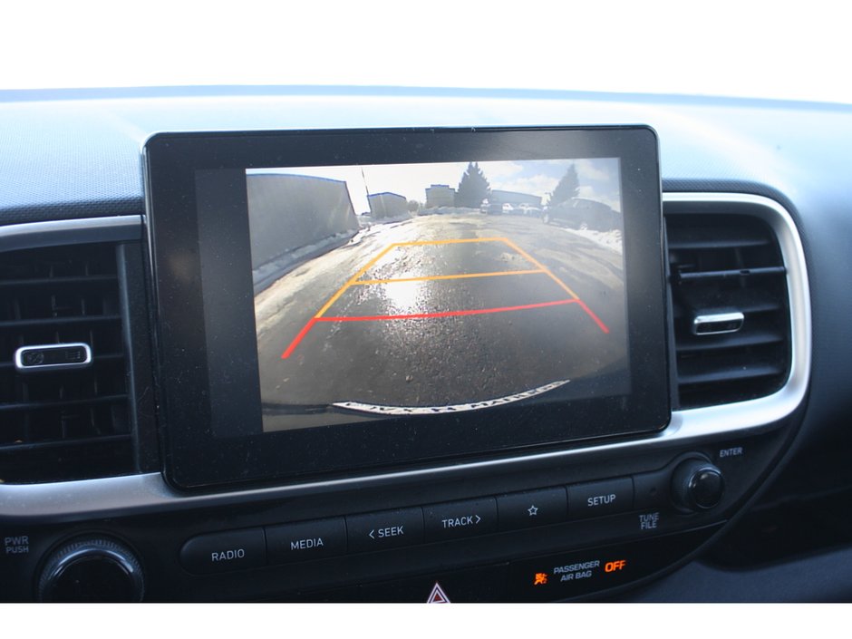 2023 Hyundai Venue Preferred-15