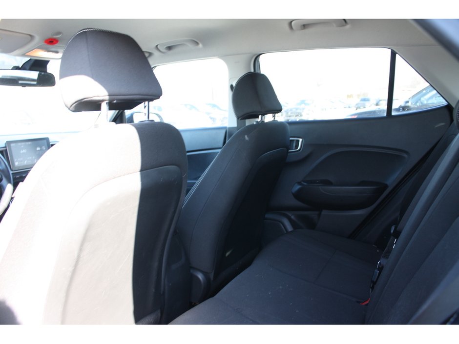 2023 Hyundai Venue Preferred-17