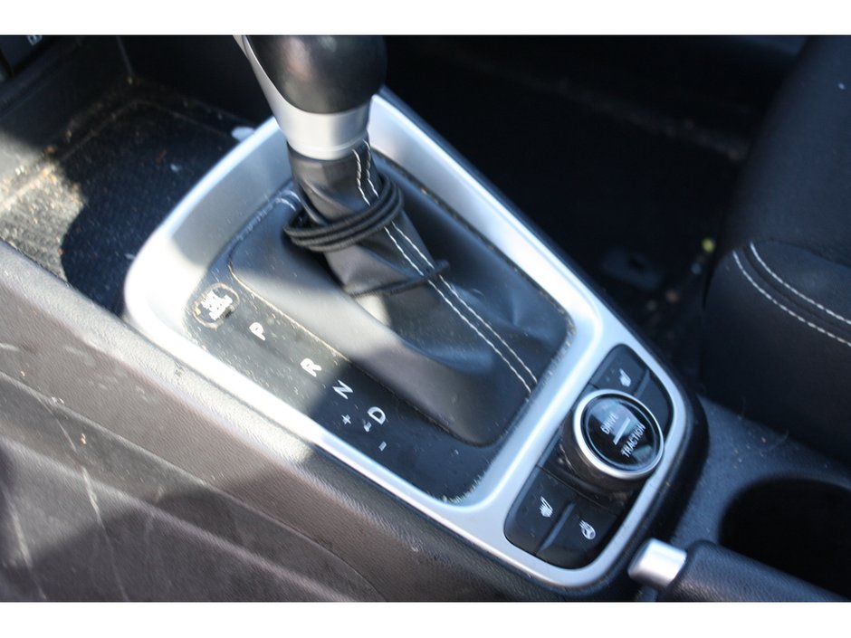 2023 Hyundai Venue Preferred-11