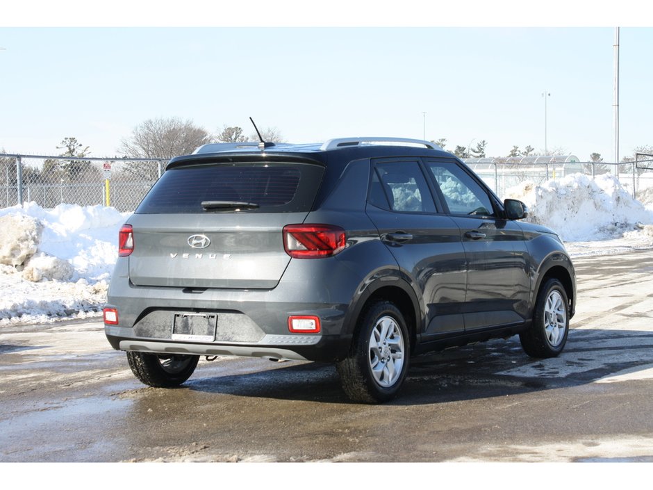 2023 Hyundai Venue Preferred-4