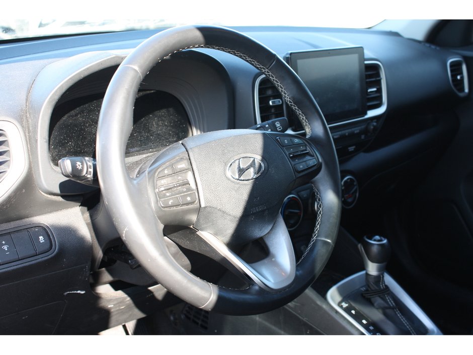 2023 Hyundai Venue Preferred-10