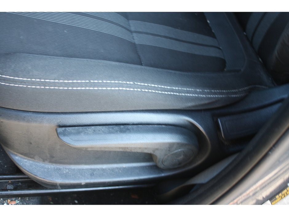 2023 Hyundai Venue Preferred-8