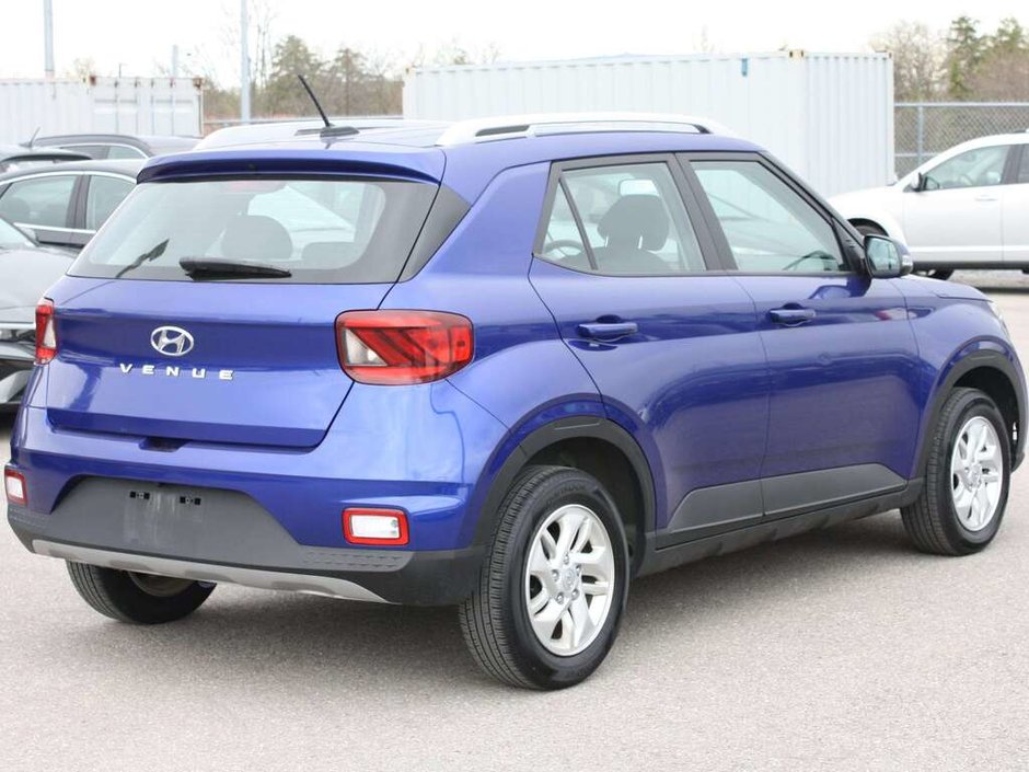 2023 Hyundai Venue Preferred-3