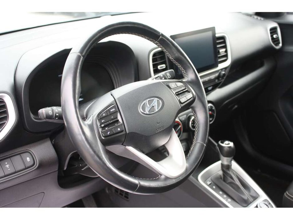 2023 Hyundai Venue Preferred-10