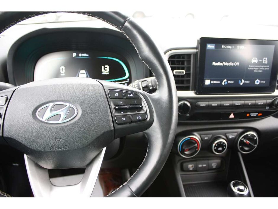 2023 Hyundai Venue Preferred-13