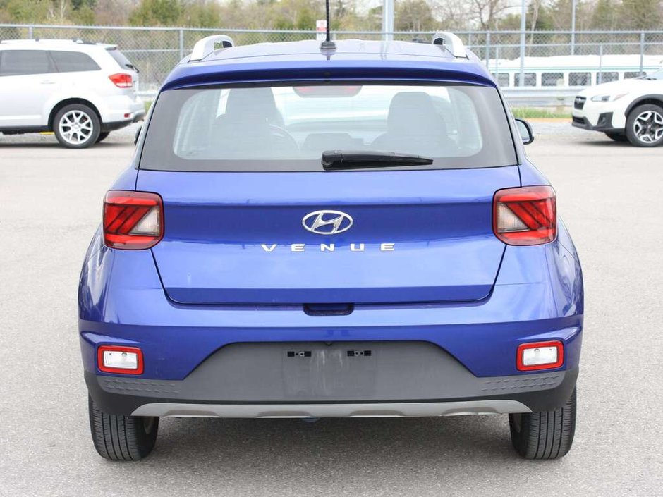 2023 Hyundai Venue Preferred-4