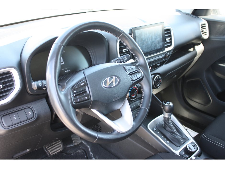 2023 Hyundai Venue Preferred-7